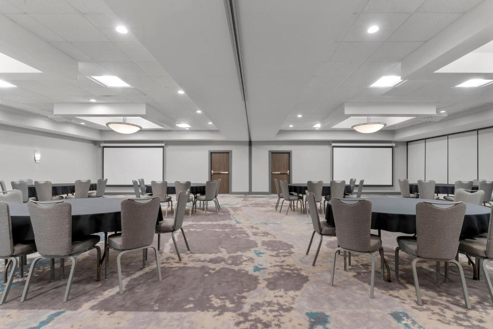 Holiday Inn Dubuque/Galena By Ihg Exterior photo