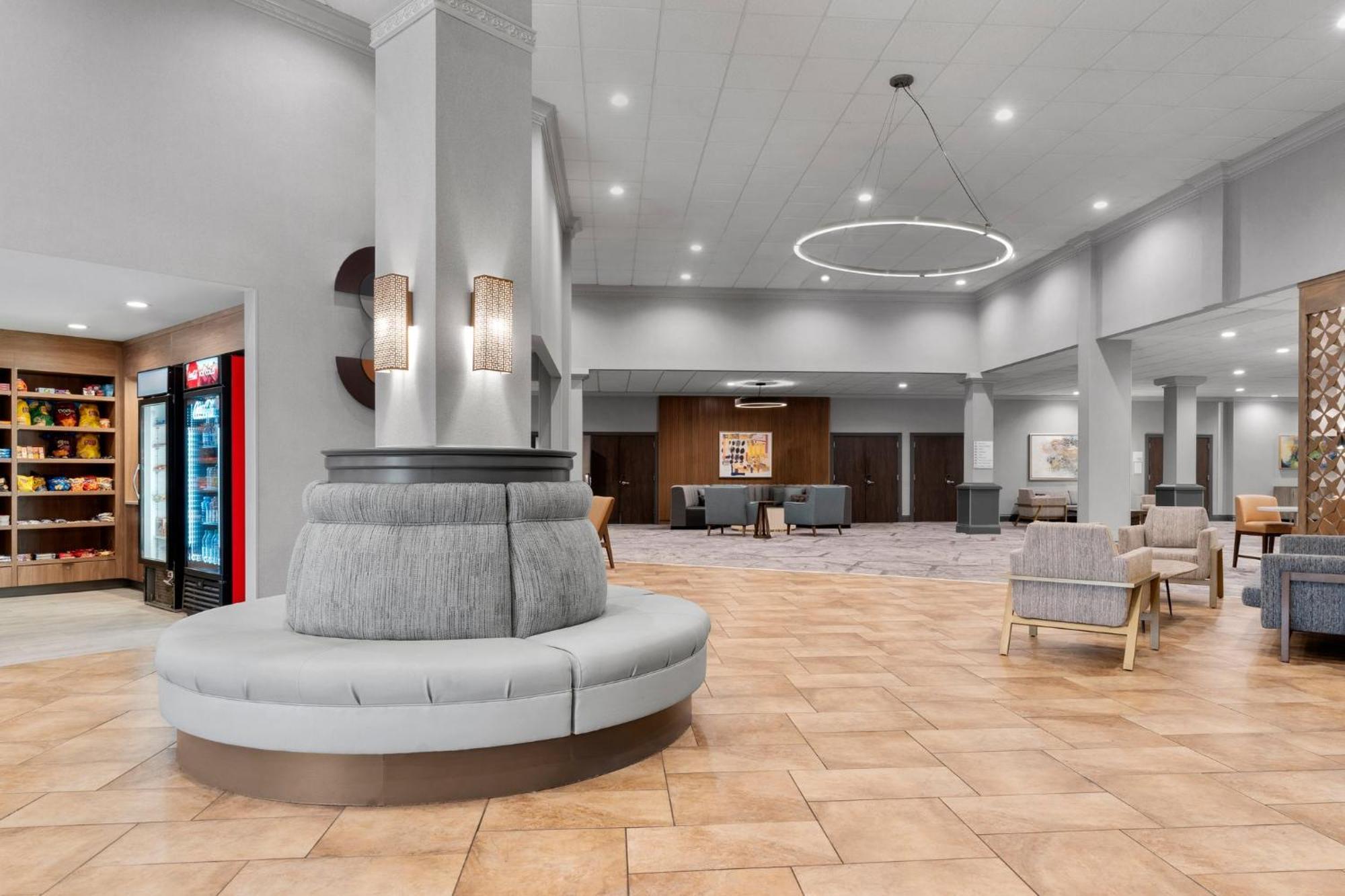 Holiday Inn Dubuque/Galena By Ihg Exterior photo