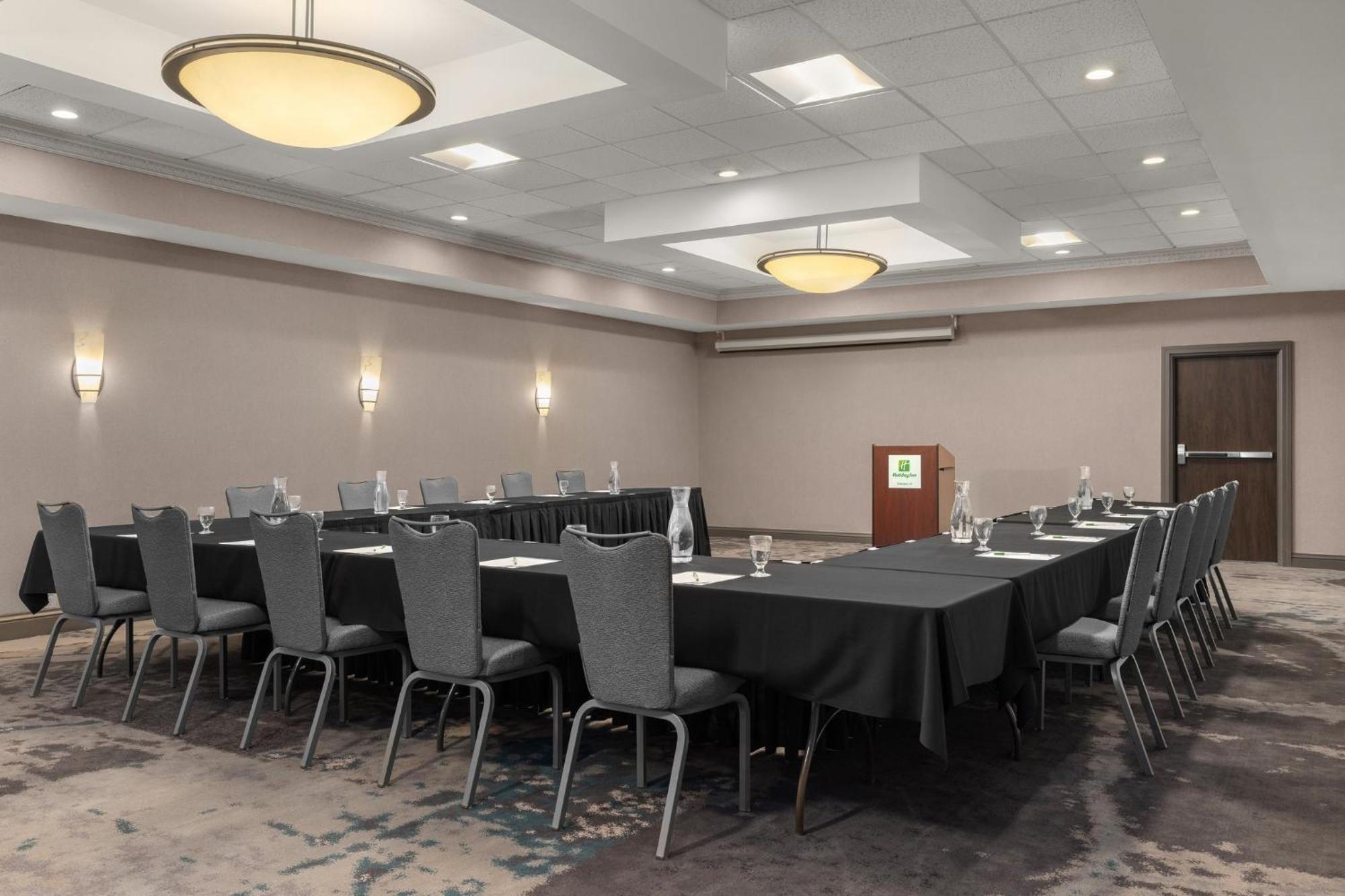 Holiday Inn Dubuque/Galena By Ihg Exterior photo